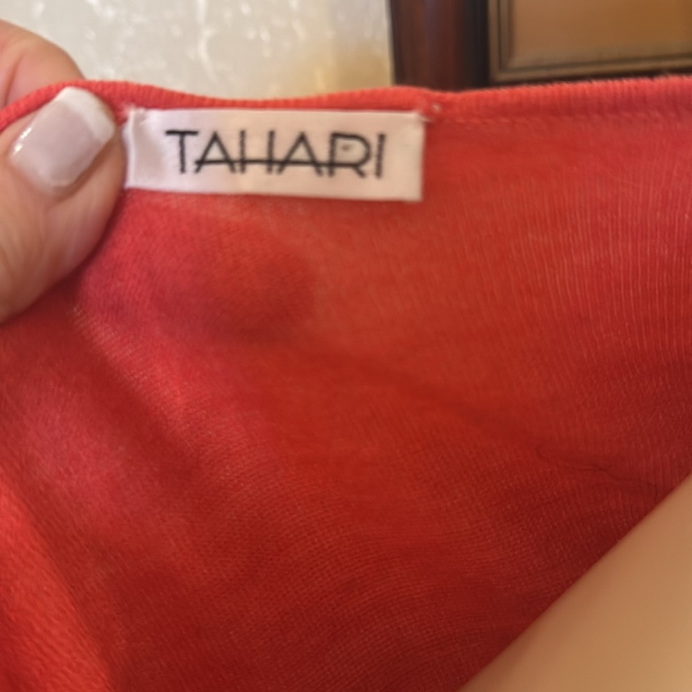 TAHARI Cashmere Knit Plunge Top sz M - Picture 3 of 7